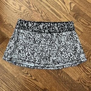 Lululemon black and white patterned skort